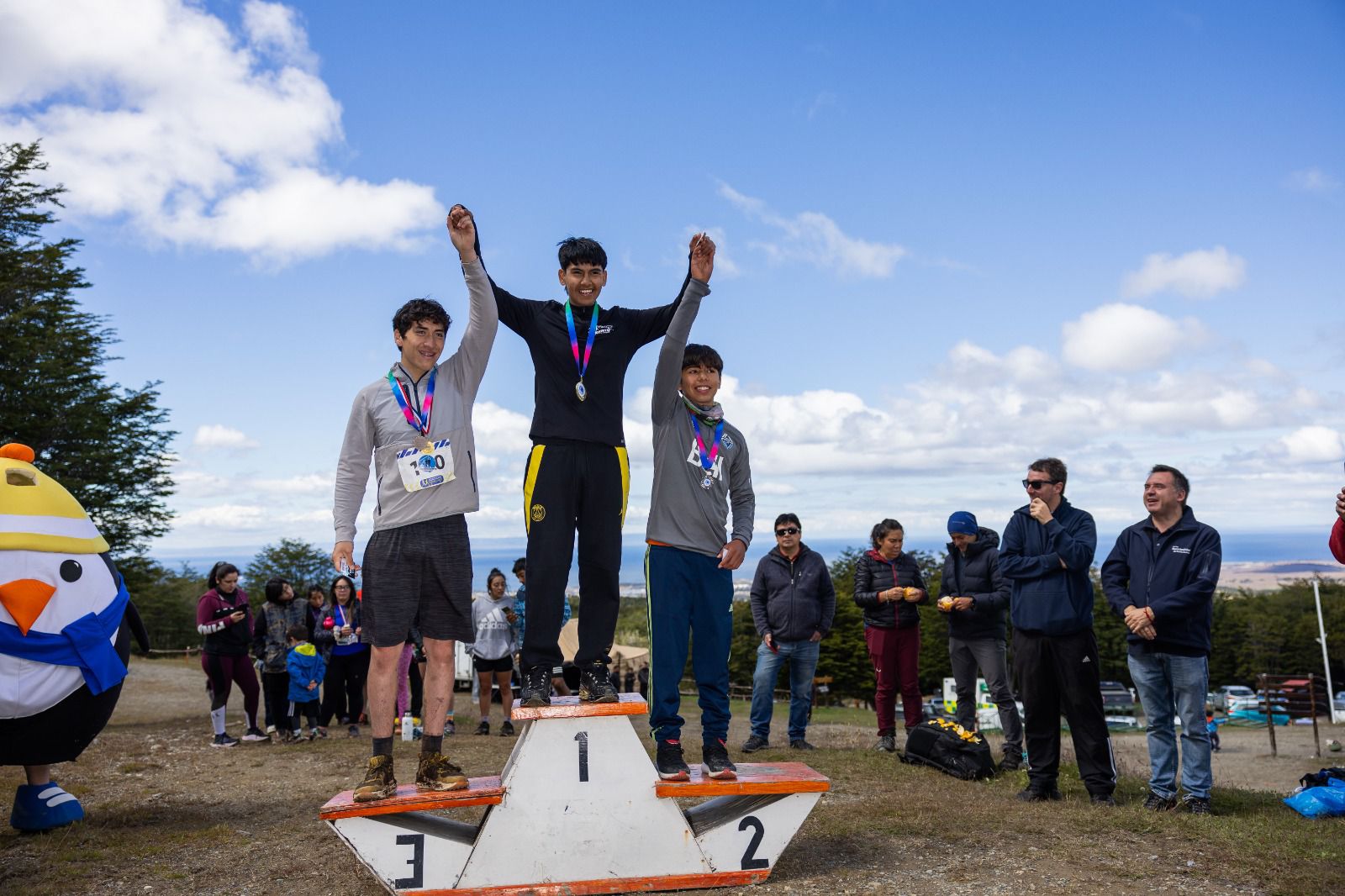 Podio del Trail 6K SUB-20